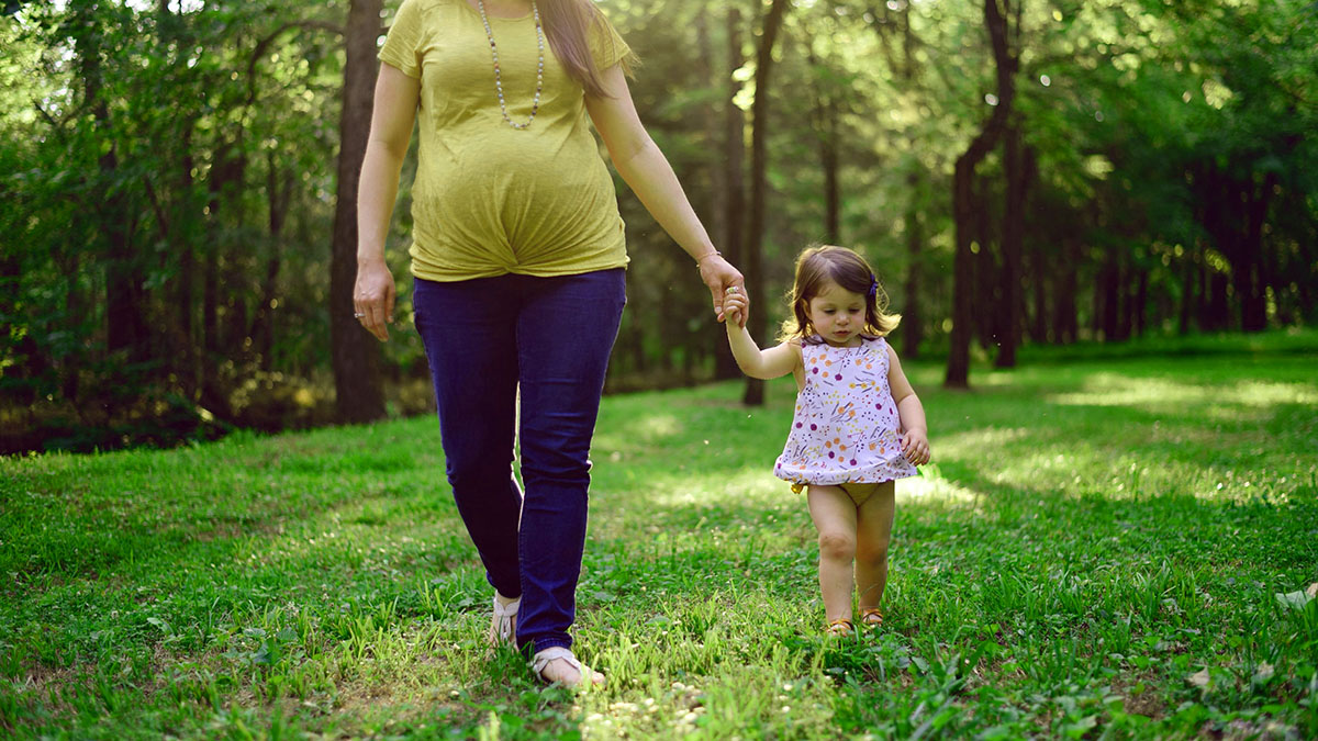 Jalan kaki merupakan olahraga yang aman untuk ibu hamil