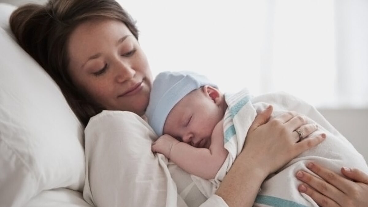 menjaga kesehatan ibu setelah melahirkan merupakan salah satu tips kecantikan alami