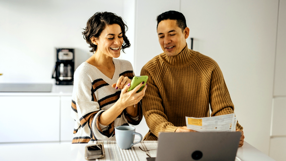 minta pasangan untuk membantu