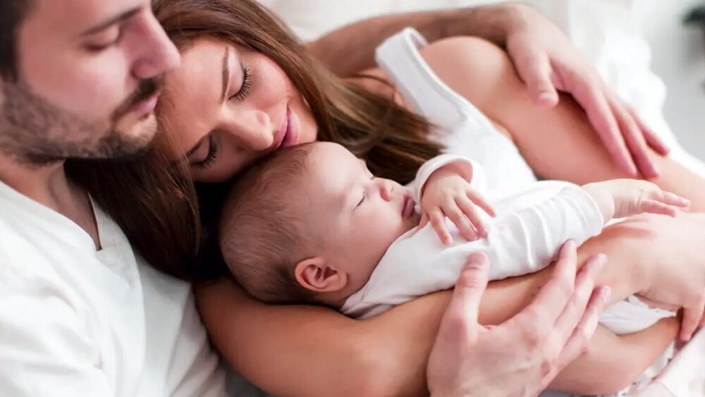 pentingnya tidur cukup untuk kesehatan kulit dan mental ibu